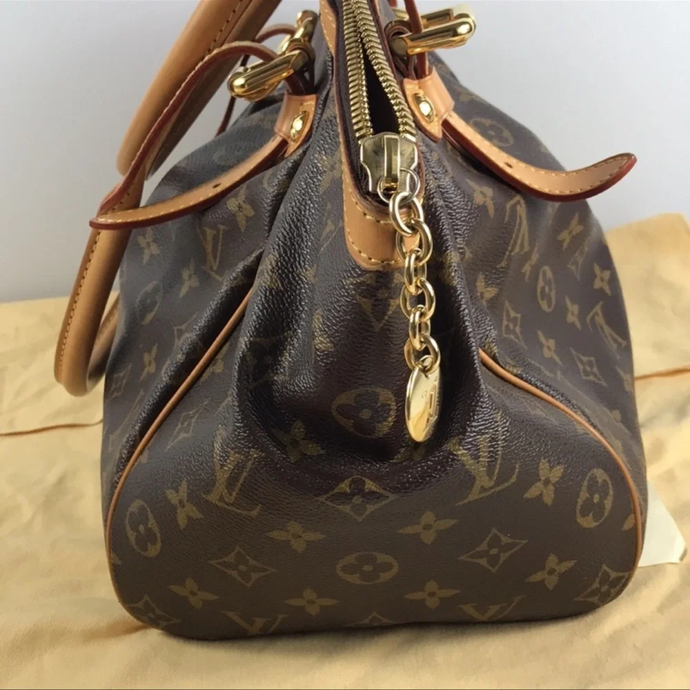 Authentic Louis Vuitton Zipper bag. Like new! In excellent conditions, - Picture 13 of 17